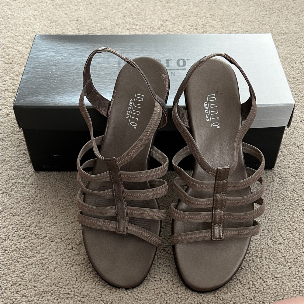 Munro Women's Taupe Strappy Sandals